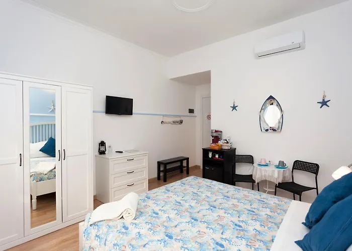 Stella Marina بيت ضيافة