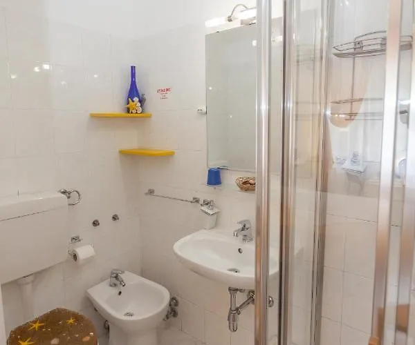 Stella Marina بيت ضيافة 4*