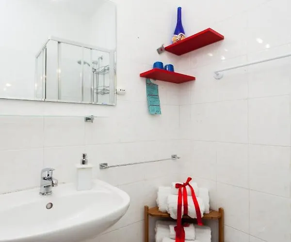 Stella Marina بيت ضيافة 4*